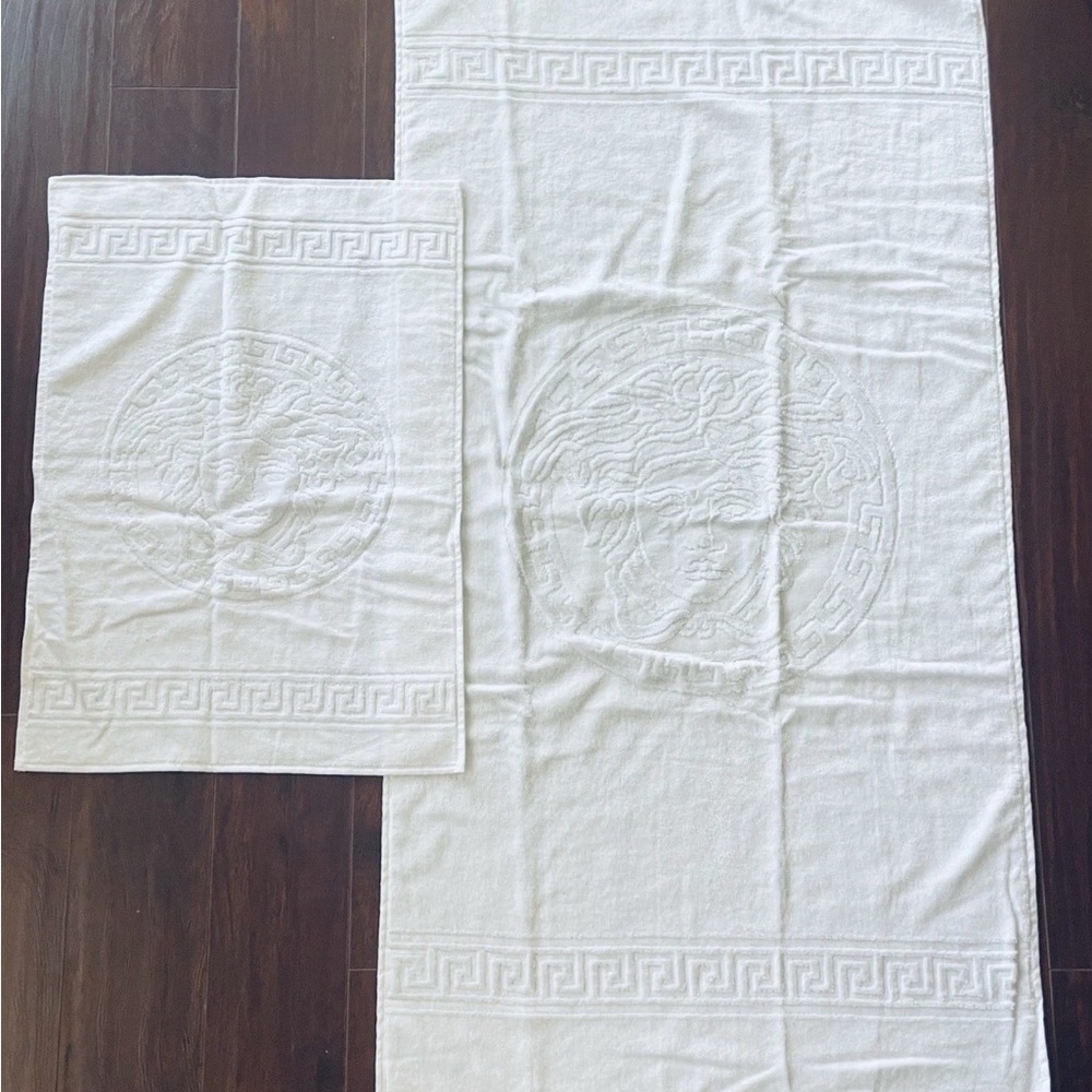 Gianni Versace Towel Set - Picture 3 of 5